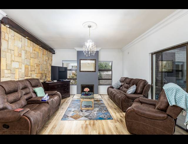 3 BEDROOM FREESTANDING FOR SALE IN PANORAMA
